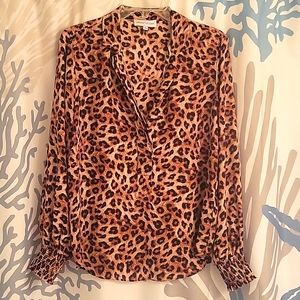 Gibson Latimer Work to Play V-Neck Leopard print top - Size M